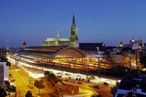 Rooftop in Köln mit Blick auf den Kölner Dom im Hotel Savoy