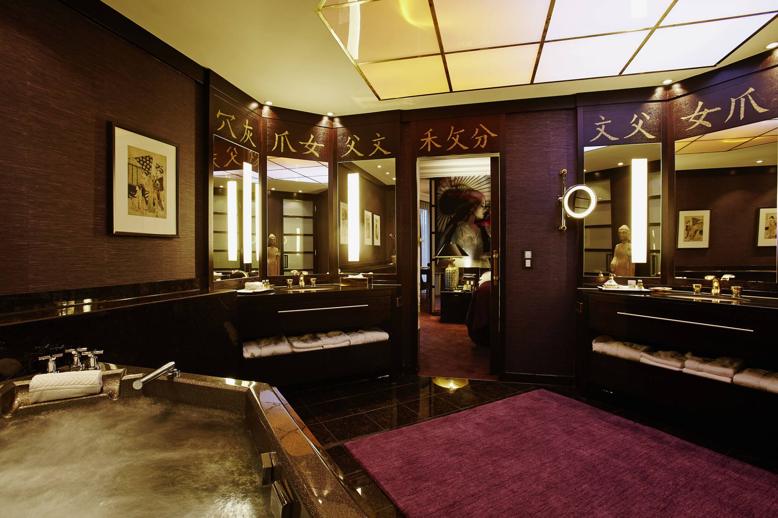 The Suite im Hotel Savoy mit privaten Whirlpool im Badezimmer