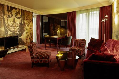 Köln erleben – Urlaub im Hotel Savoy mit Übernachtung in der The Suite