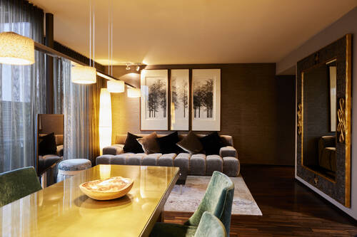 23 10 23 Savoy Boardinghouse 520 286 VK
