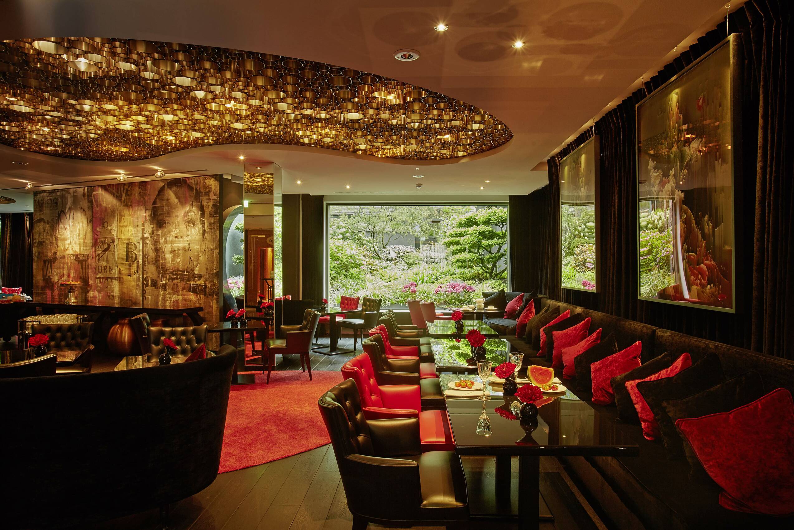 Restaurant Mythos mit großem Frühstücksbuffet im Hotel Savoy in Köln