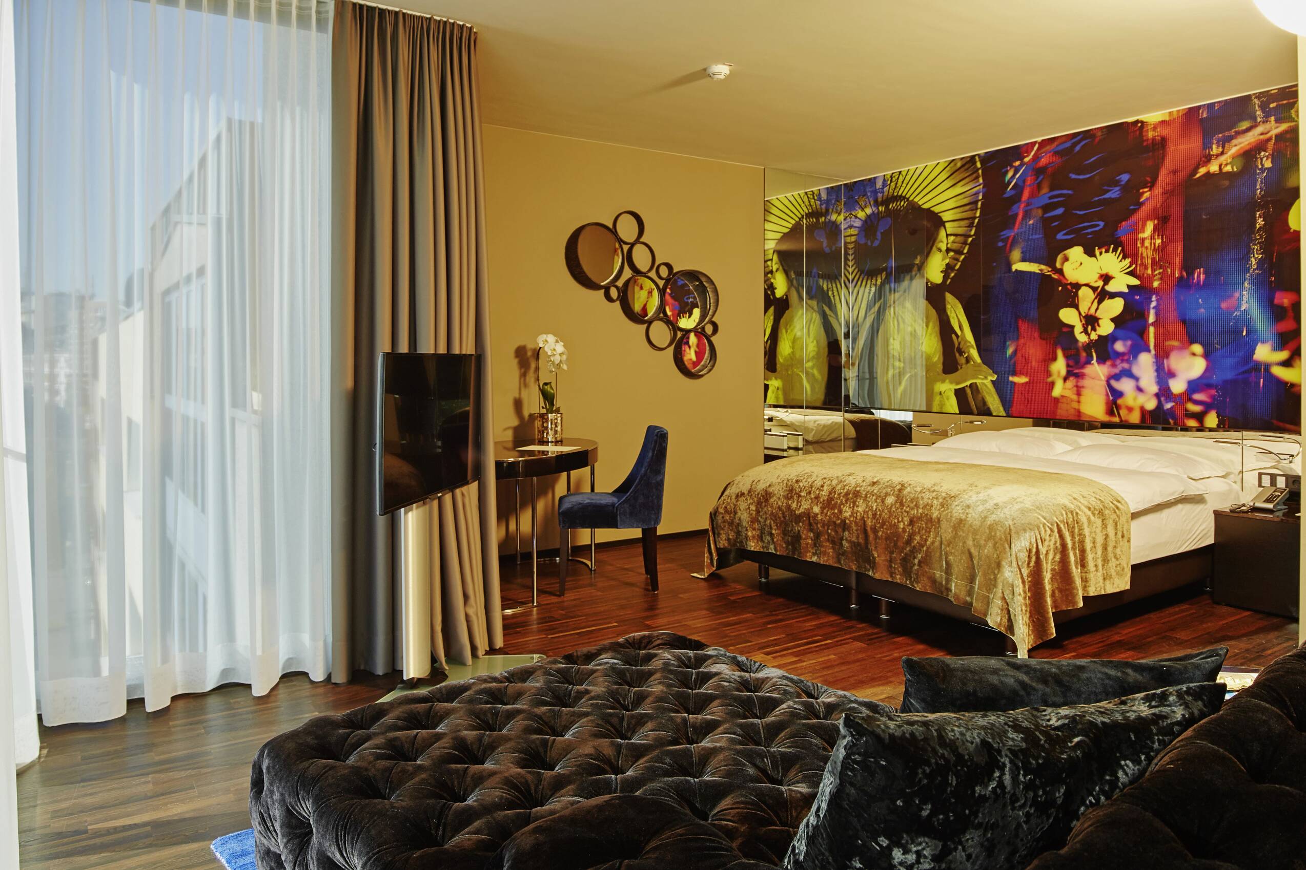 Urlaub in Köln mit Übernachtung im Hotel Savoy Studio Zimmer