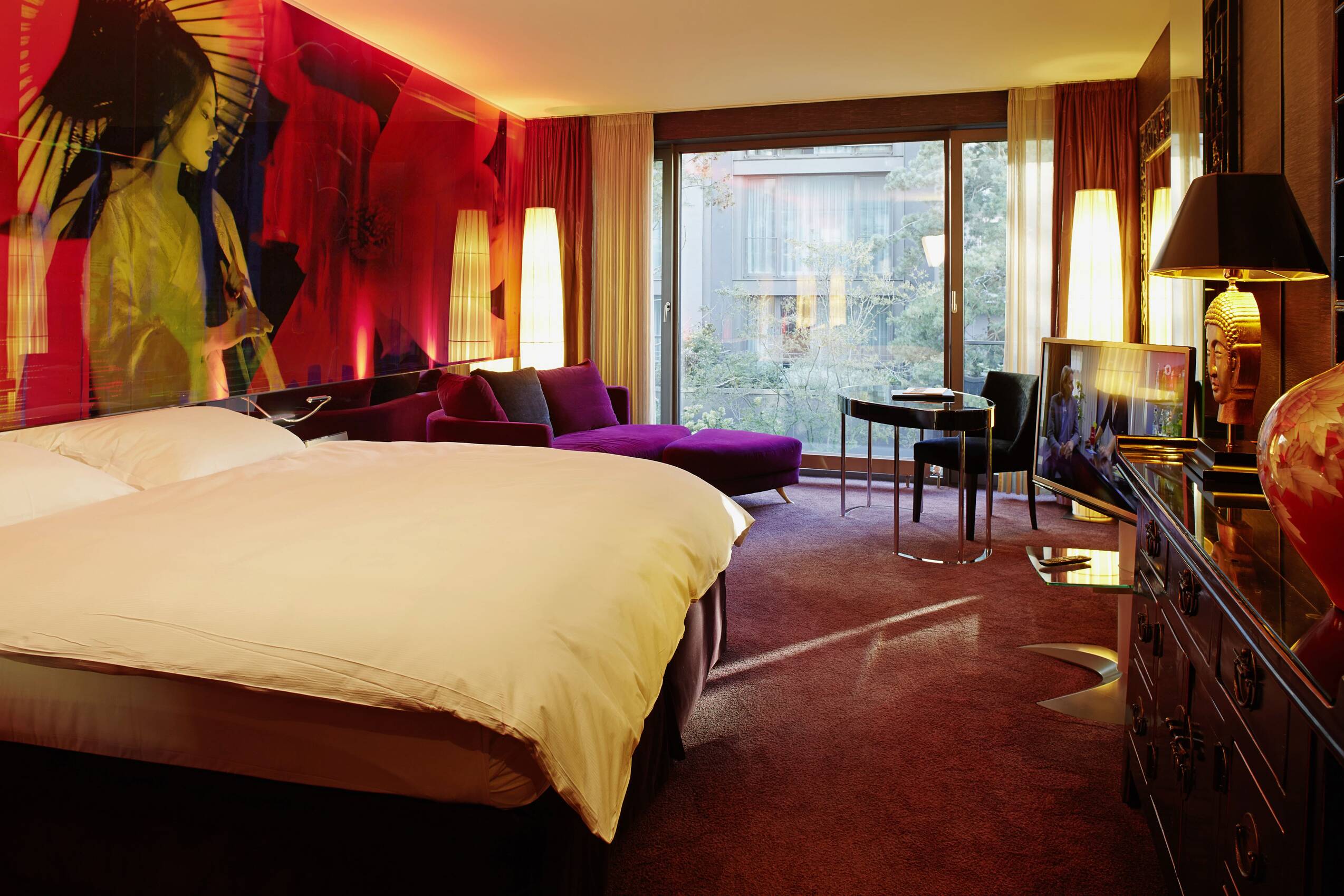 Übernachtung im Hotel Savoy in Köln – Luxus Suite mit bodentiefen Fenstern