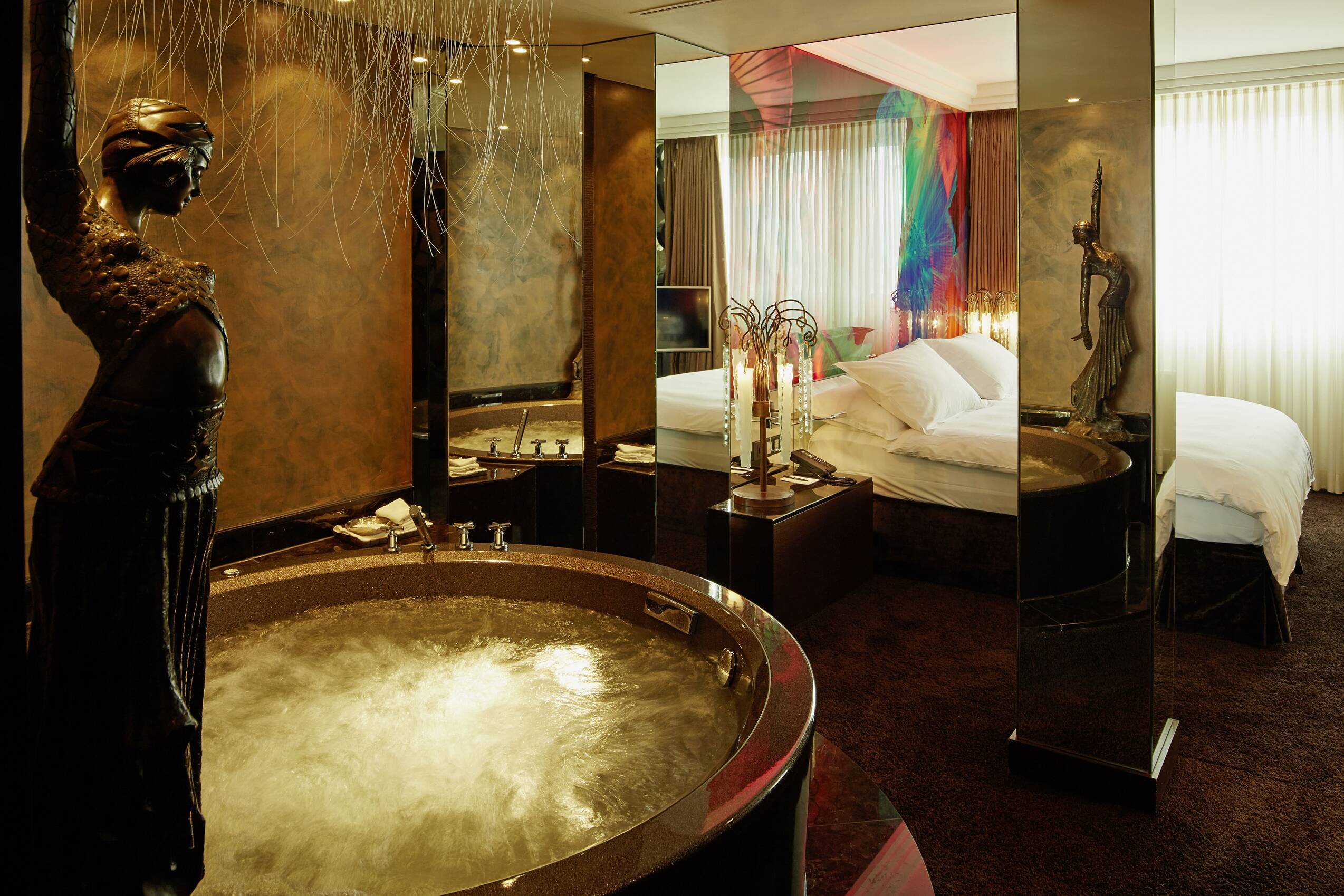 Whirpool in der Suite – Wellnessurlaub im Hotel Savoy in Köln